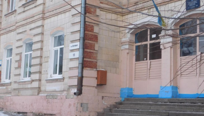 Десять шкіл проти однієї комсомолки (ФОТО)