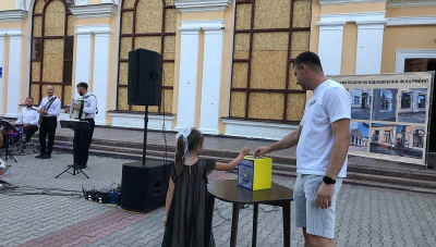 Вуличні концерти для відновлення філармонії