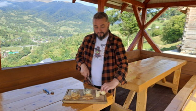 Колишній права рука Ларіна тепер виготовляє ігристі вина