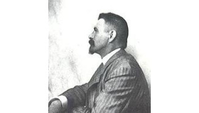 Він перший у нашому місті дав зразки художньої архітектури